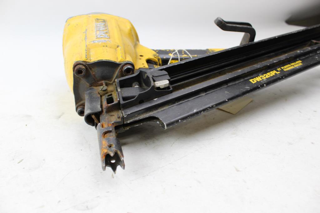 Dewalt Dw325pl 21" Plastic Collated Framing Nailer Property Room
