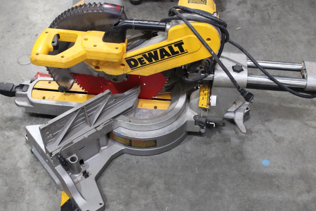DeWalt DWS779 Double Bevel Sliding Compound Miter Saw Property Room
