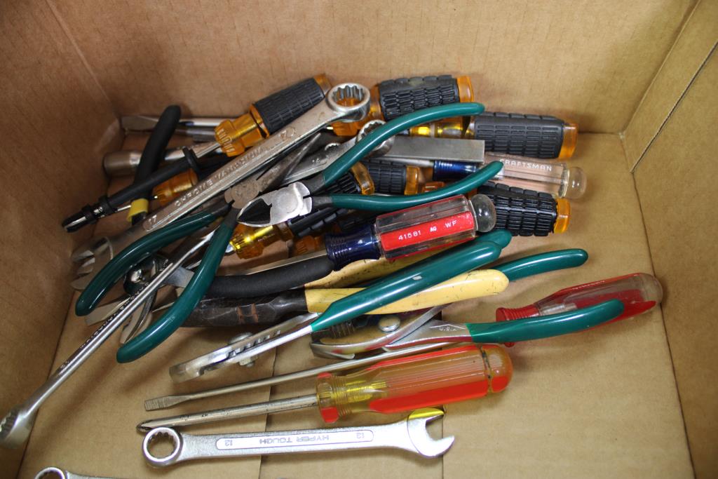 DeWalt Measuring Tape And Mixed Tool Lot 10+