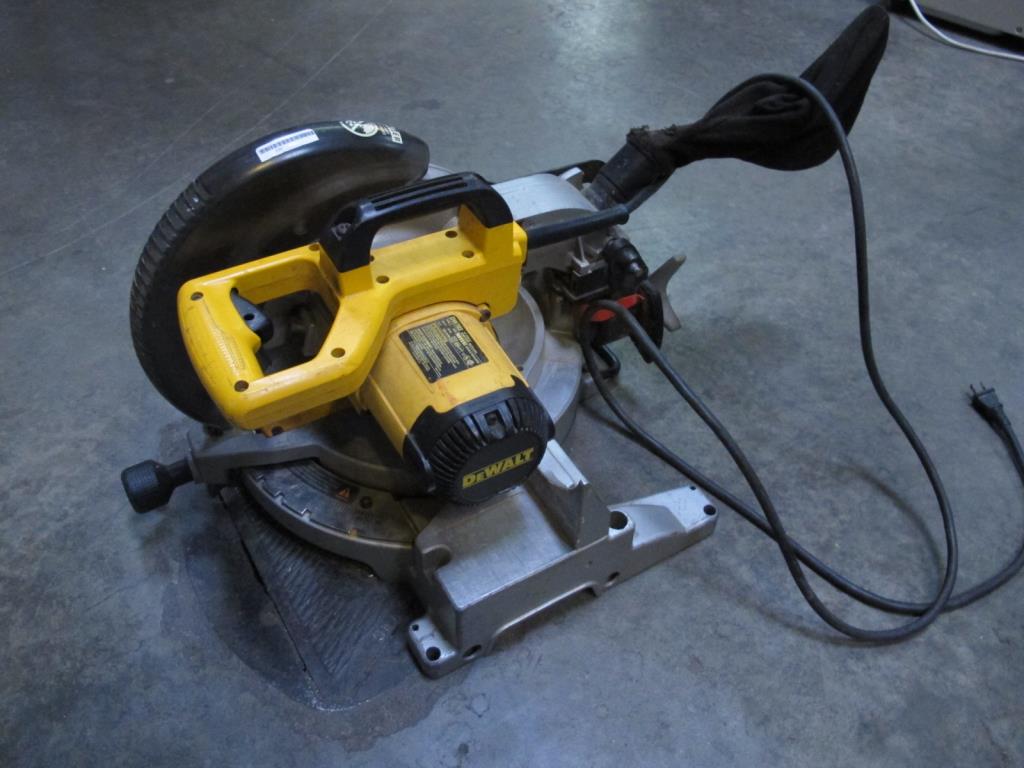 DeWalt Model DW703 10" Compound Miter Saw ***ONTARIO (CA) APPT ONLY