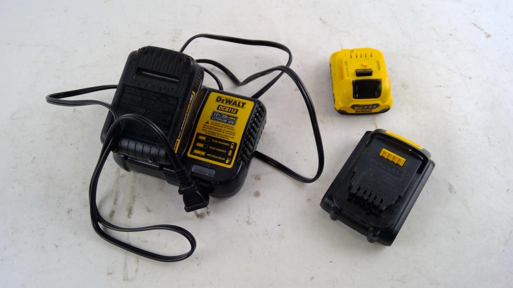 Dewalt Tool Batteries And More 4 Pieces