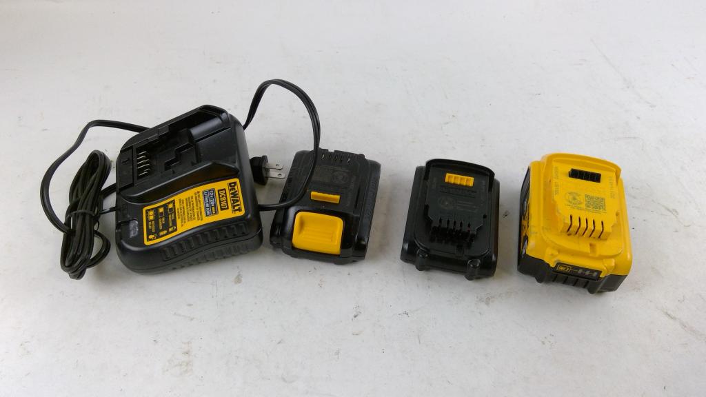 Dewalt Tool Batteries And More 4 Pieces