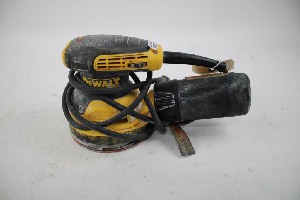 Dewalt Variable Speed Orbital Sander With Dust Managment