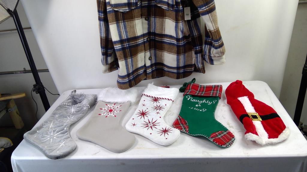 Dip Flannel Sweater Size M, Dog Christmas Outfit Size XS/S, 4 Christmas Stockings