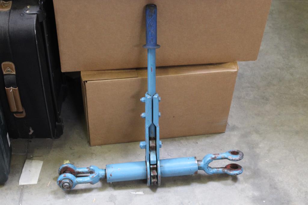 Dixie Industries Ratchet Binder Property Room