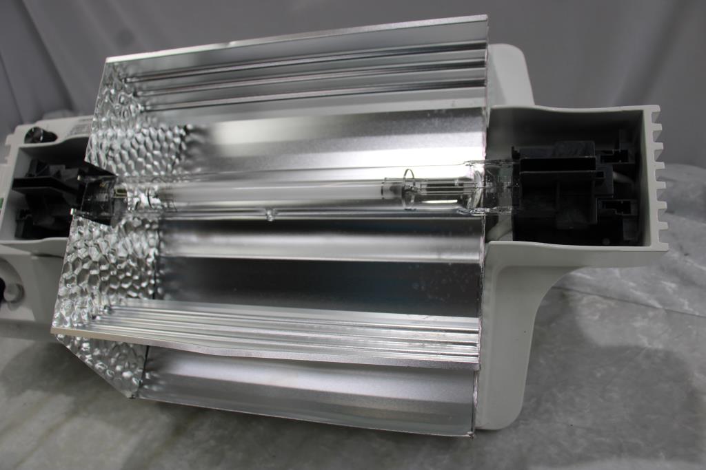 DLI Dutch Lighting Innovations 1000W DE 208/240V Fixture | Property Room