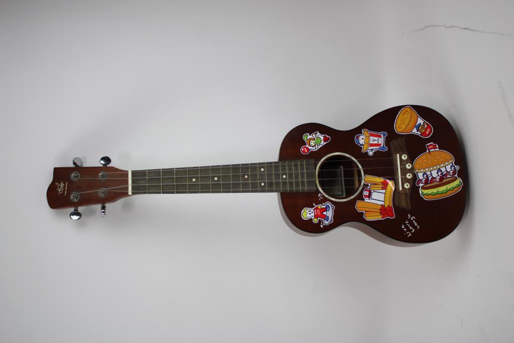 Dong Ling DL-23 Ukulele In Case, Plush Toys And Toothless Dragon Figure, 4 Pieces