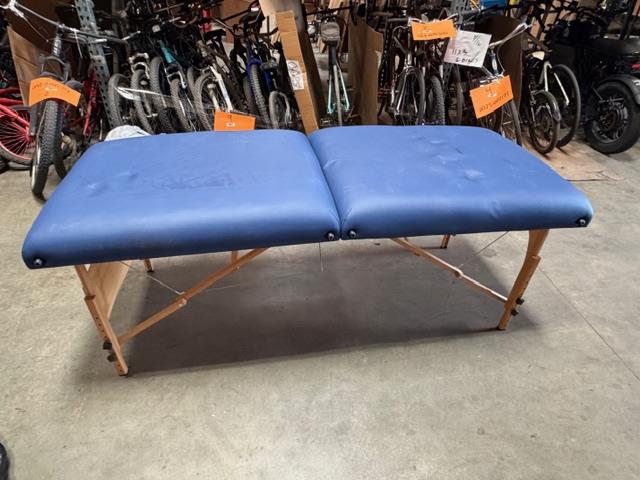 Earthlite Royal Blue Massage Table