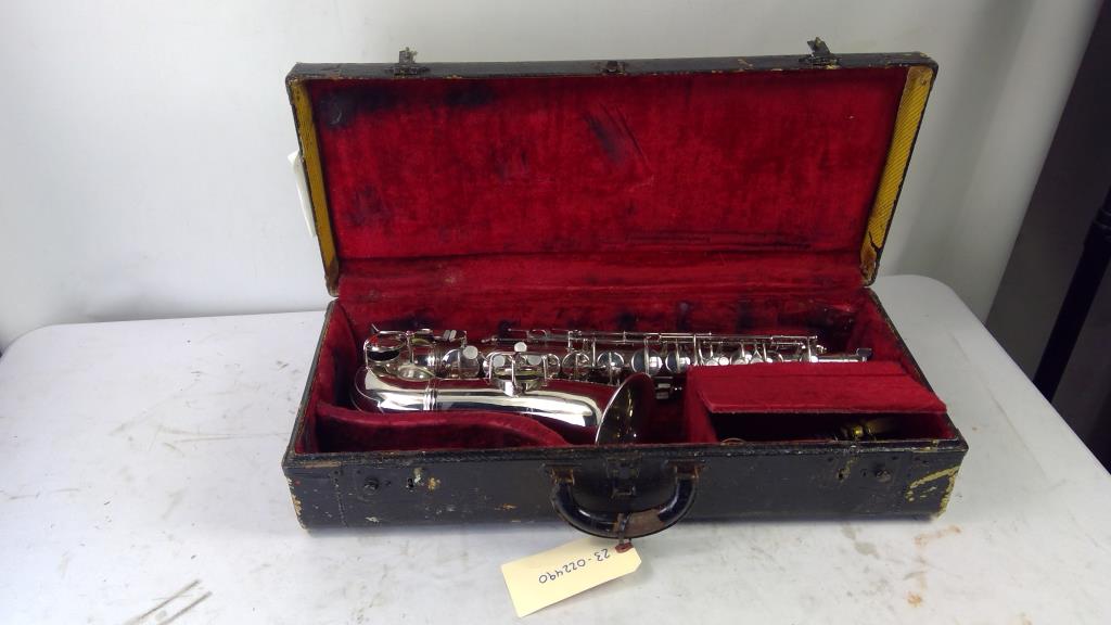 Elkhart Saxophone In Case
