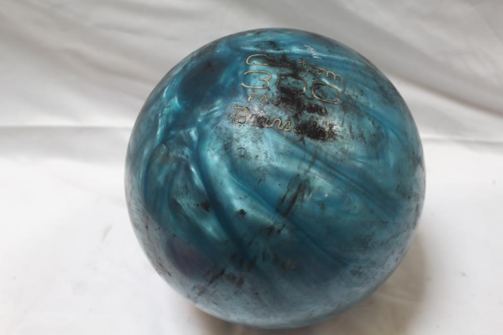 Everlast Boxing Gloves And Brunswick Bowling Ball Property Room