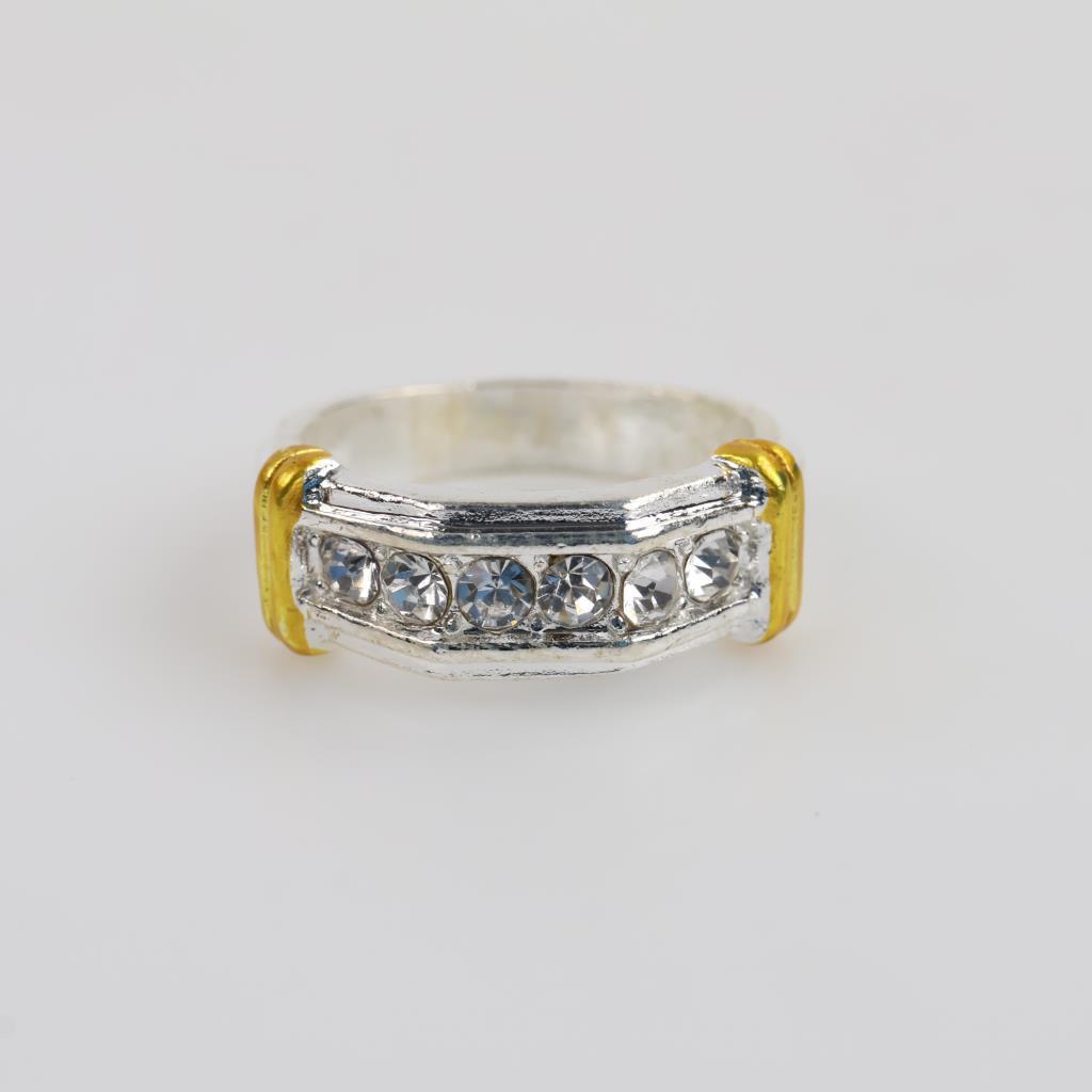 Fashion Clear And Iridescent Stone Ring