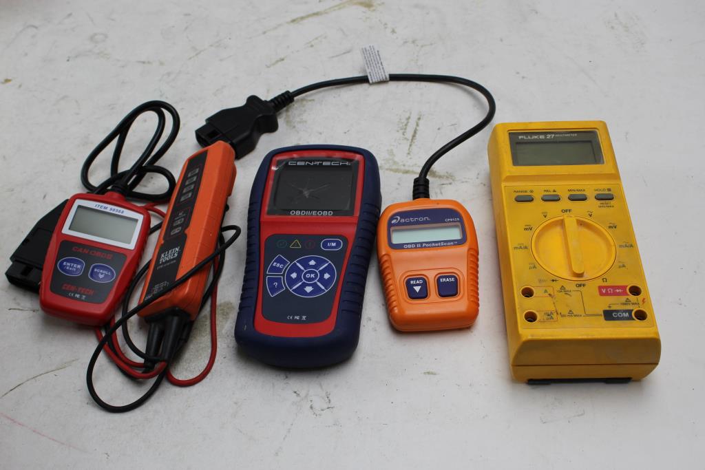 Fluke Multimeter, Klein Tools Voltage Tester+ More 5 Pieces Property Room