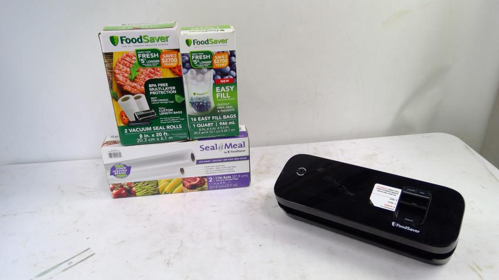 FoodSaver Vacuum Sealer With Seal Rolls