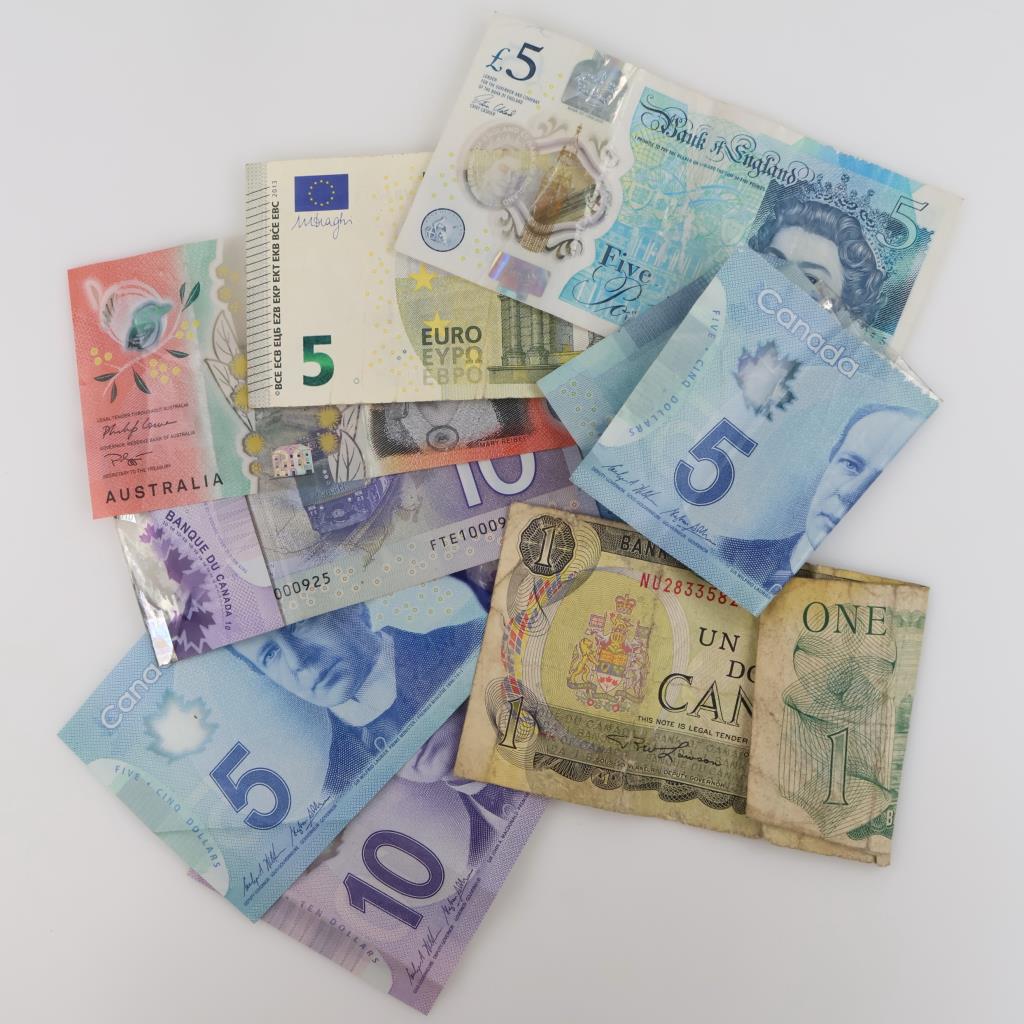 Foreign Currency, 8 Pieces