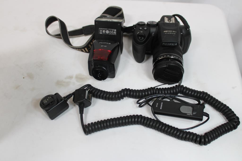 Fujifilm Finepix 16MP Digital Camera With Shoe Mount Flash