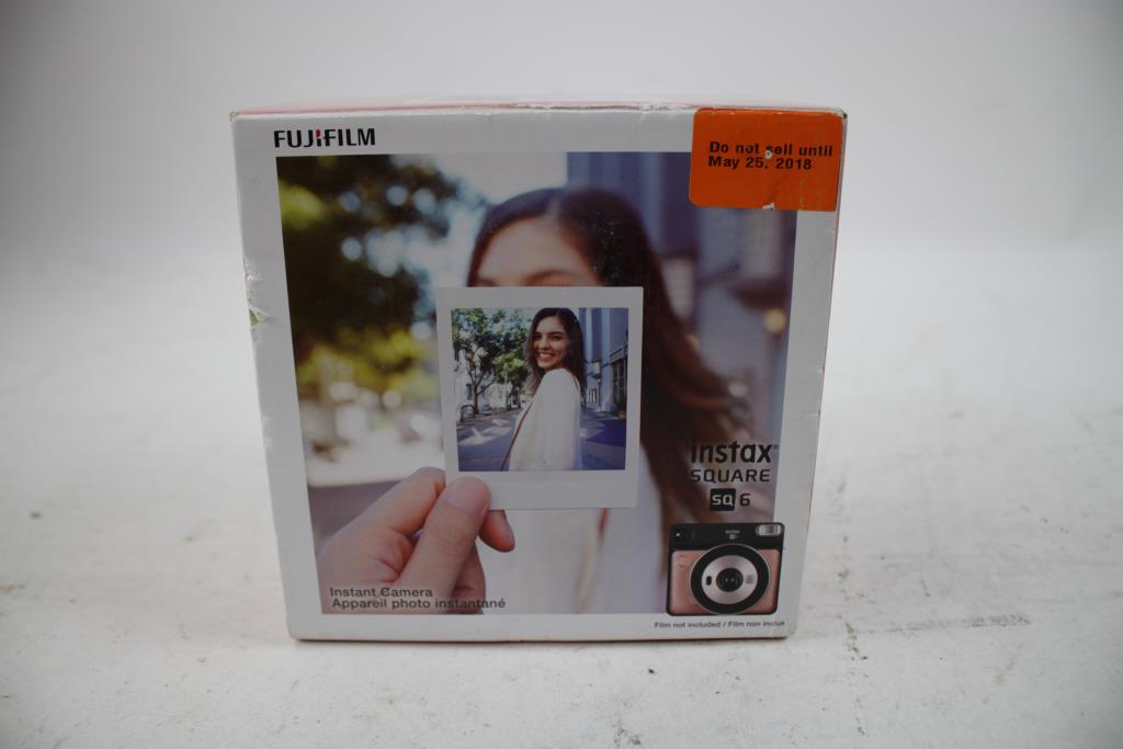 FujiFilm Instax Square SQ6 Instant Camera With Instant Film 10 Sheets Pack