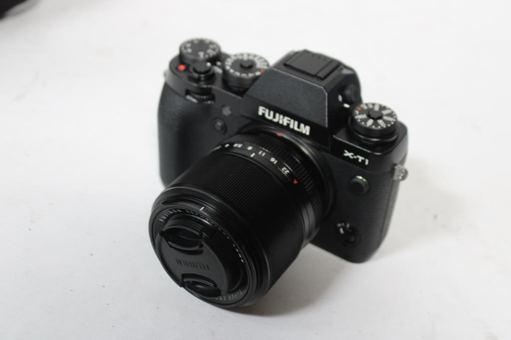 Fujifilm Mirorless Digital Camera With Accessories & Caden Camera Case