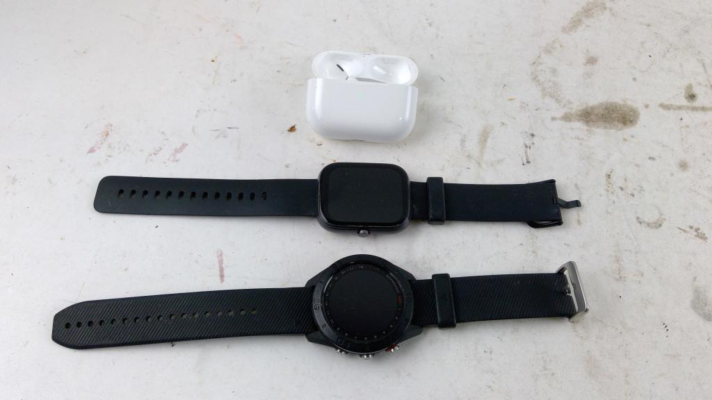 Garmin Smartwatch And More 3 Pieces