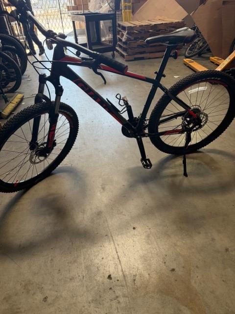 Giant 27.5 Inch Mountain Bike Size Medium