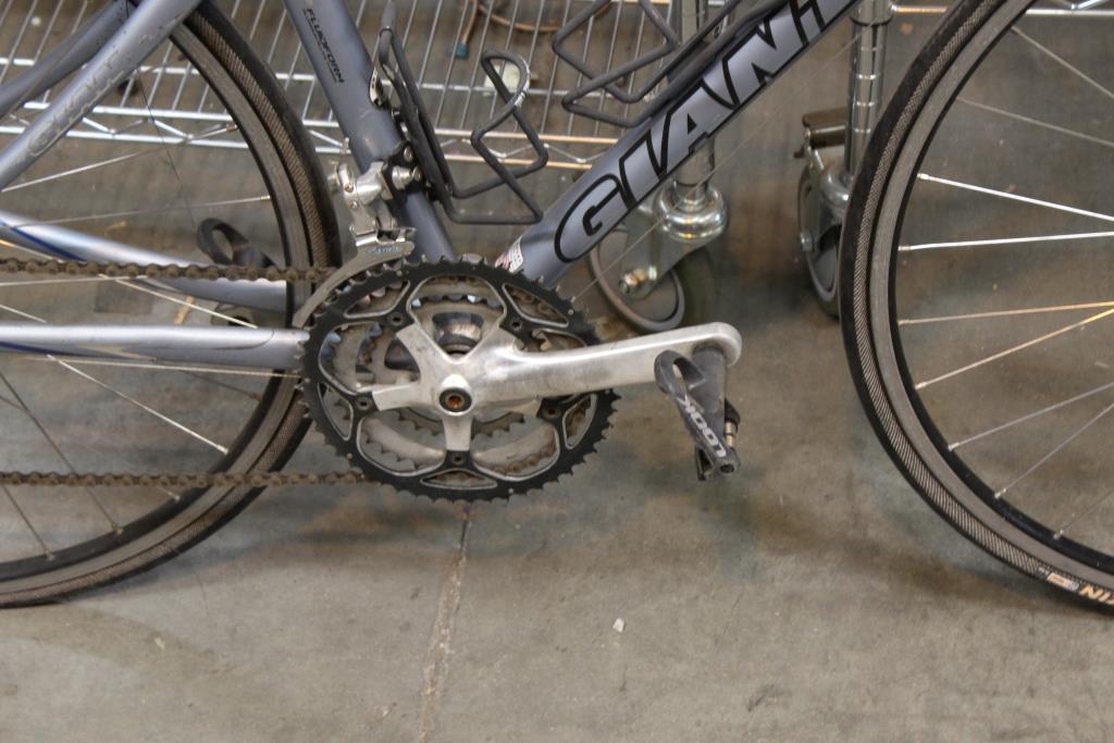 Giant DCR3 Road Bike | Property Room