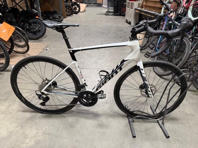 Giant DeF9 Road Bike