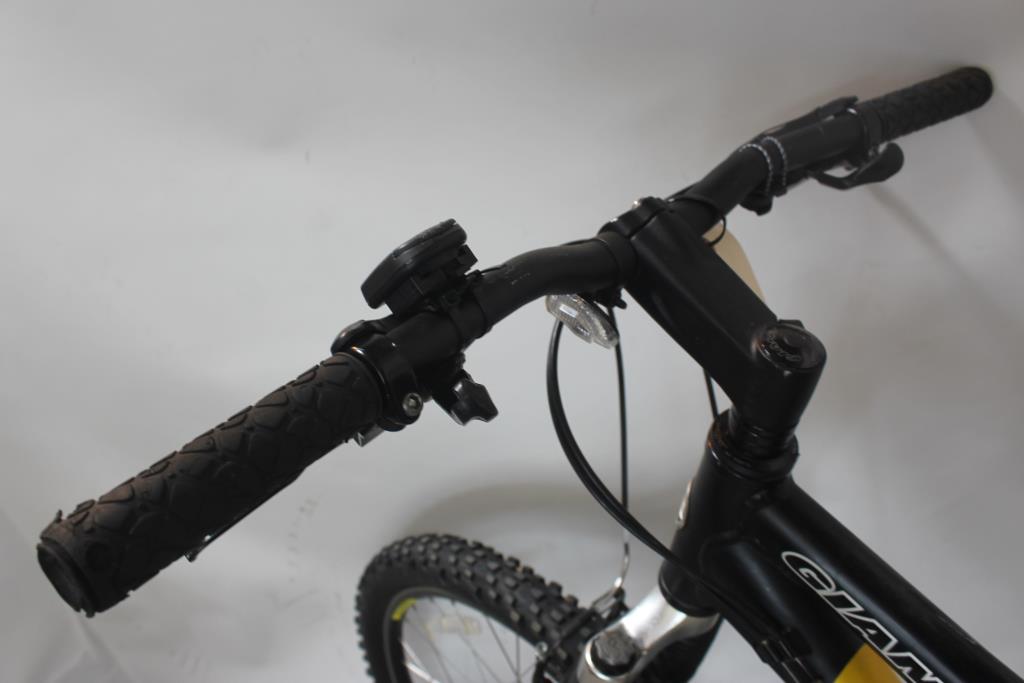 Giant DS3 Mountain Bike Property Room