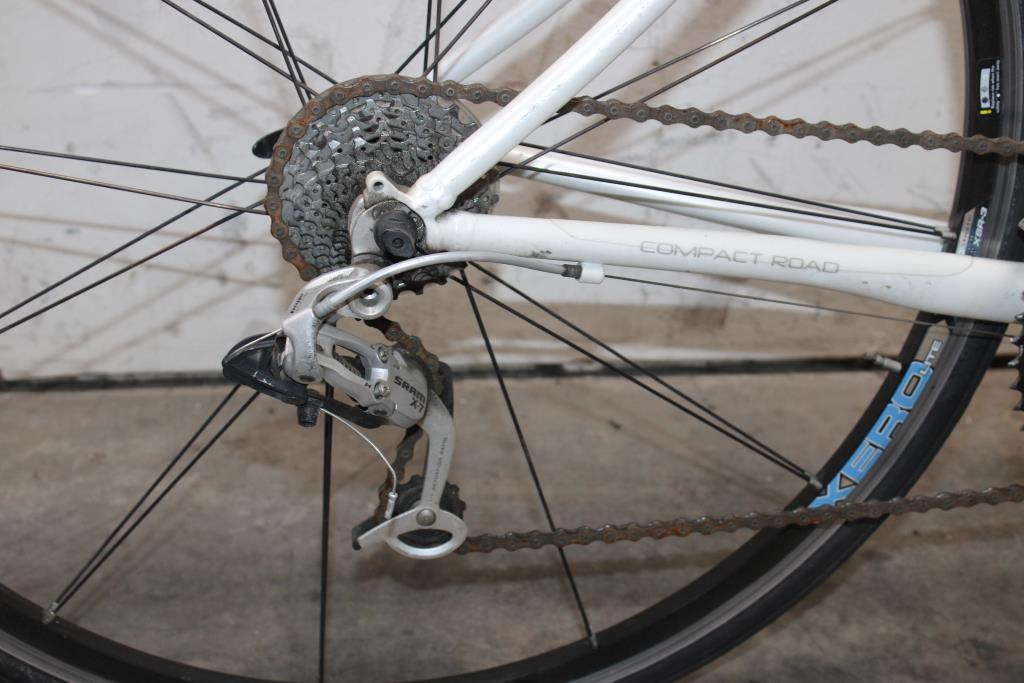Giant FCR1 Road Bike | Property Room