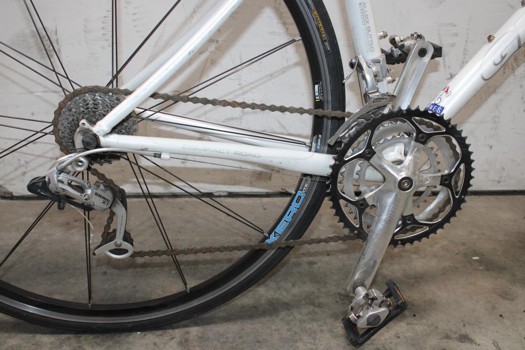 Giant FCR1 Road Bike | Property Room