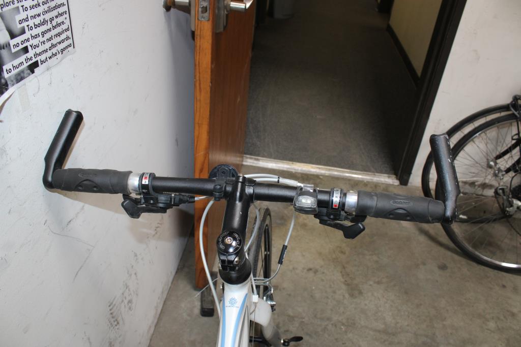 Giant FCR1 Road Bike | Property Room