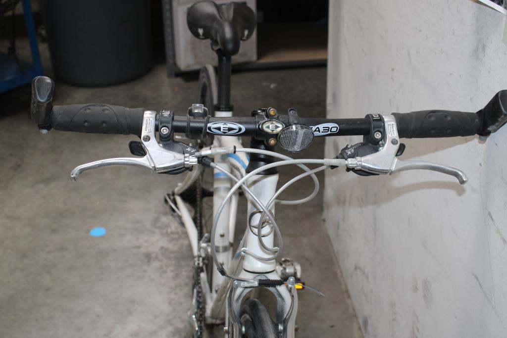 Giant FCR1 Road Bike | Property Room
