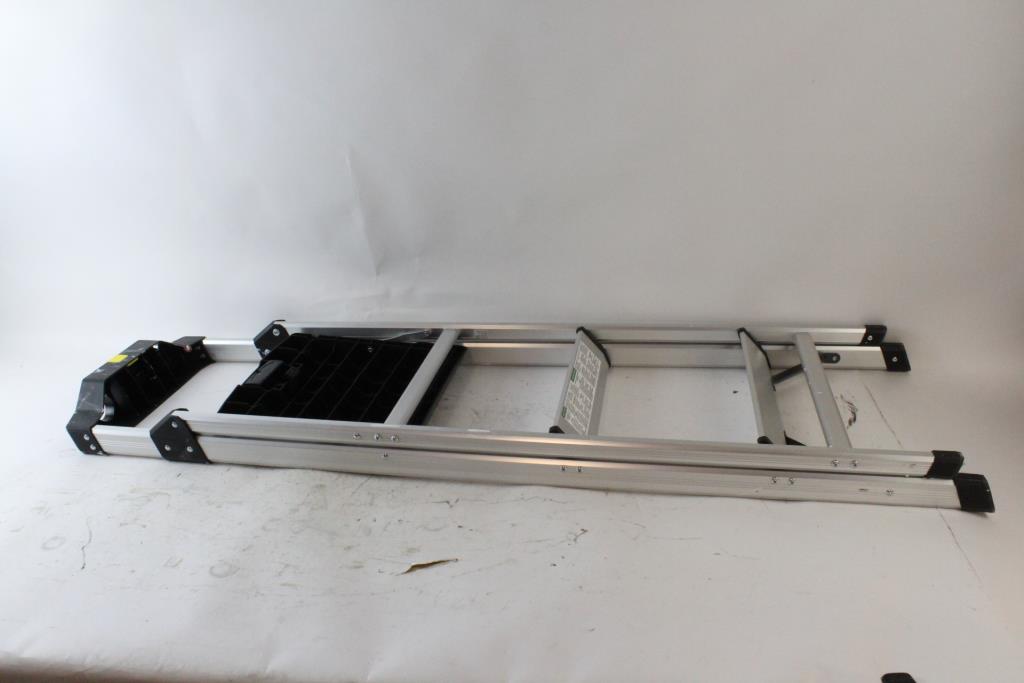 Gorilla 3Step Ladder Property Room