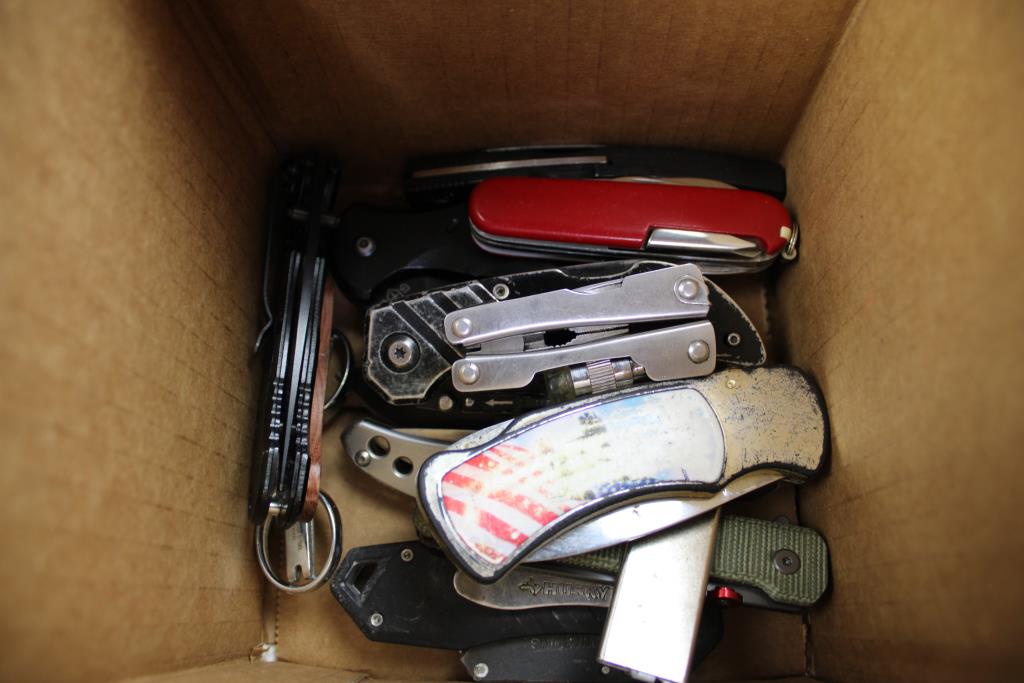 Grand Way, Milwaukee, SwissTech And Other Knives, 15 Pieces