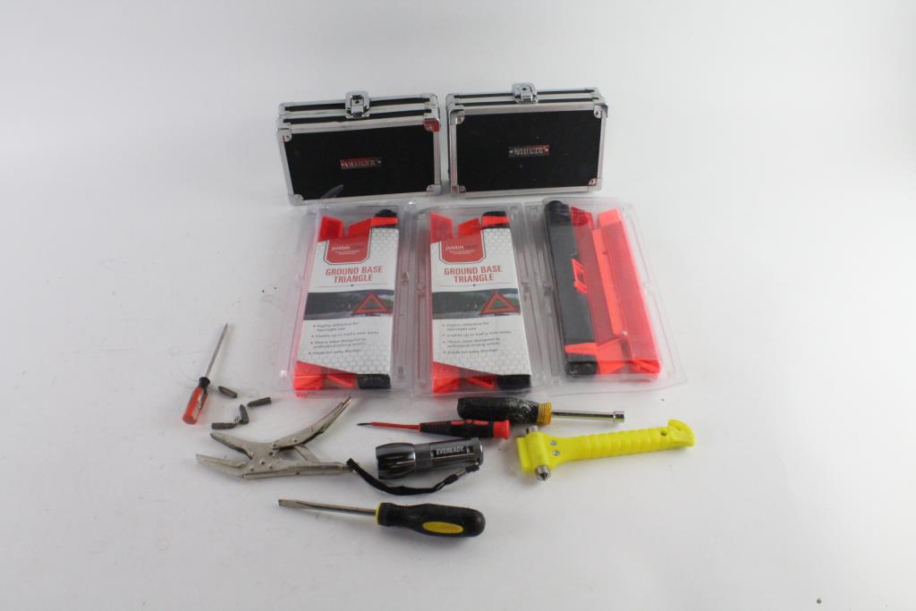 Ground Base Reflective Triangle And More, 15 Pieces | Property Room