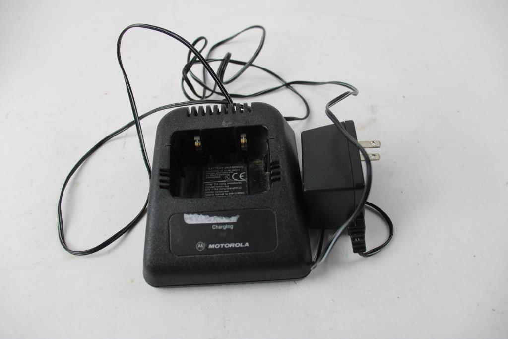 Handie -Talkie Motorola And Charger