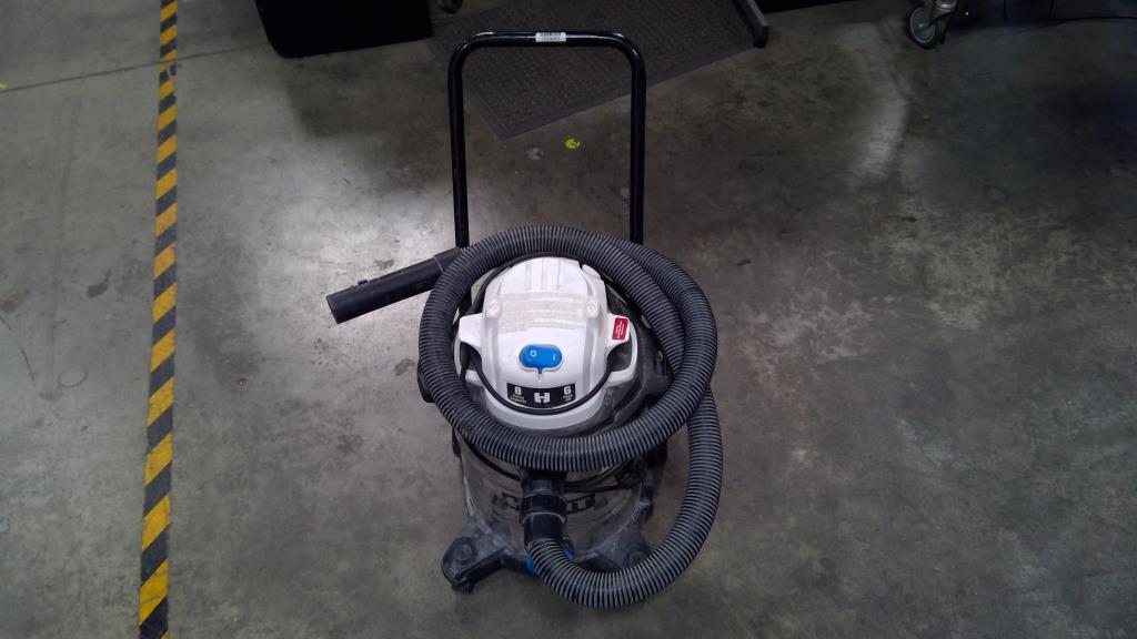 HART 8 Gallon Wet/Dry Vacuum