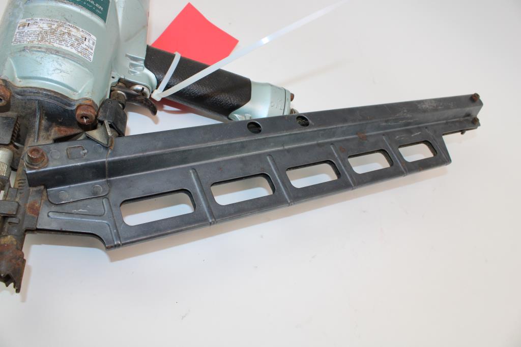 Hitachi NR 83a2 Strip Nailer Property Room