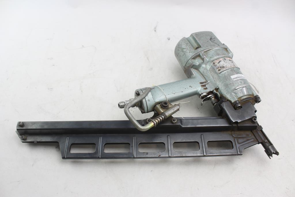 Hitachi Nr83A2 Strip Nailer Property Room