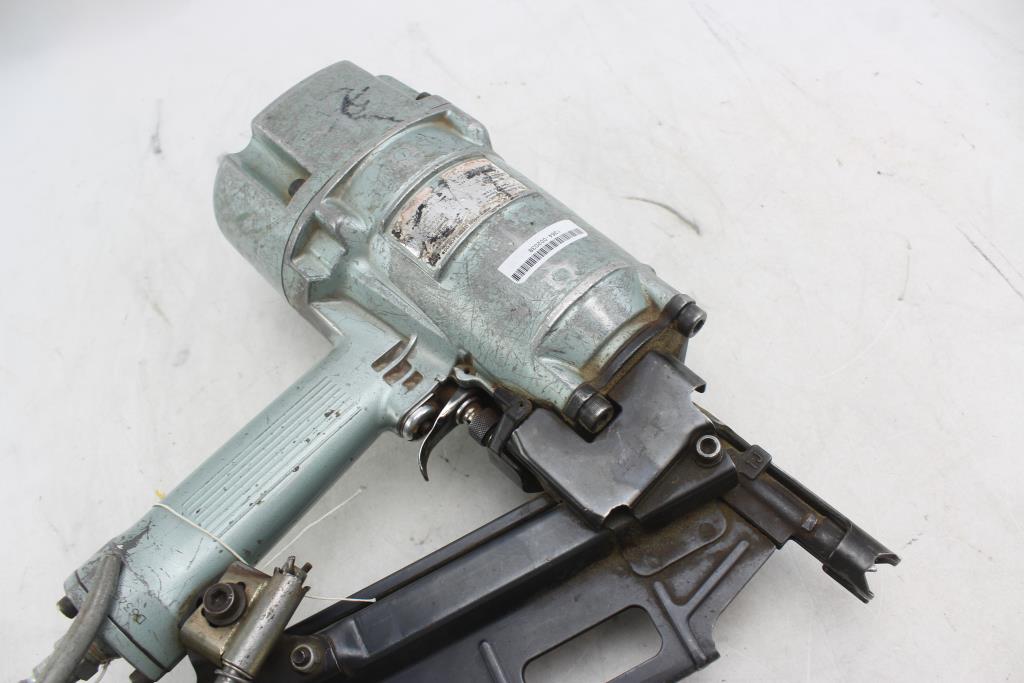 Hitachi Nr83A2 Strip Nailer Property Room