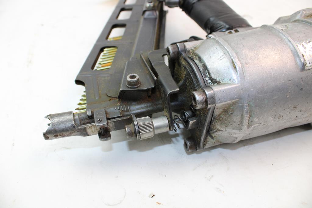 Hitachi NR83A2 Strip Nailer Property Room