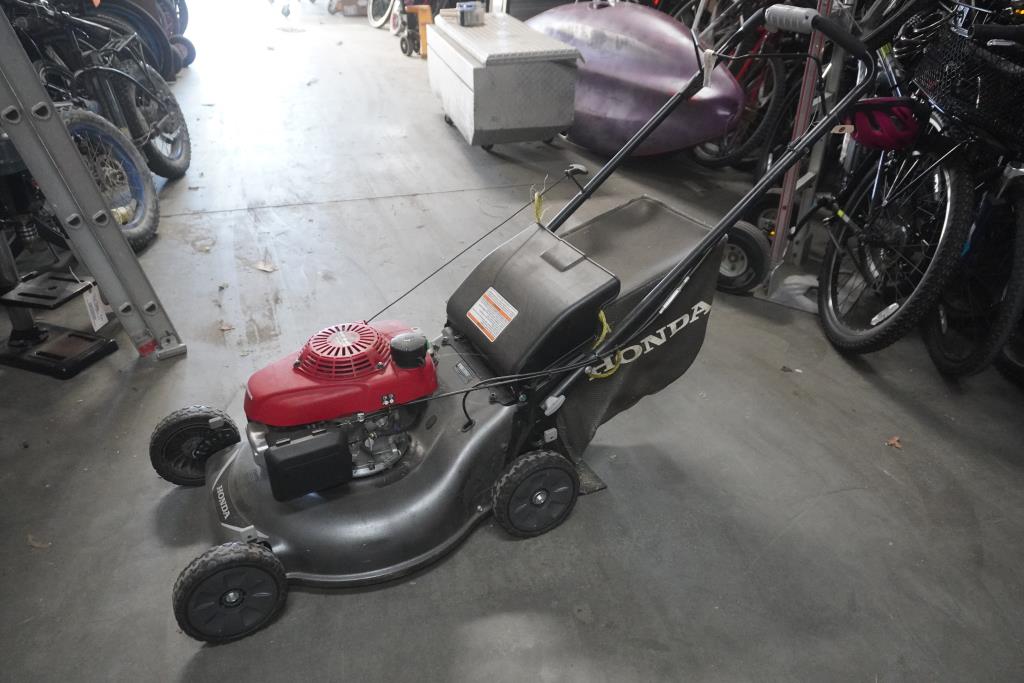 Honda Smart Drive Gas Lawn Mower Property Room