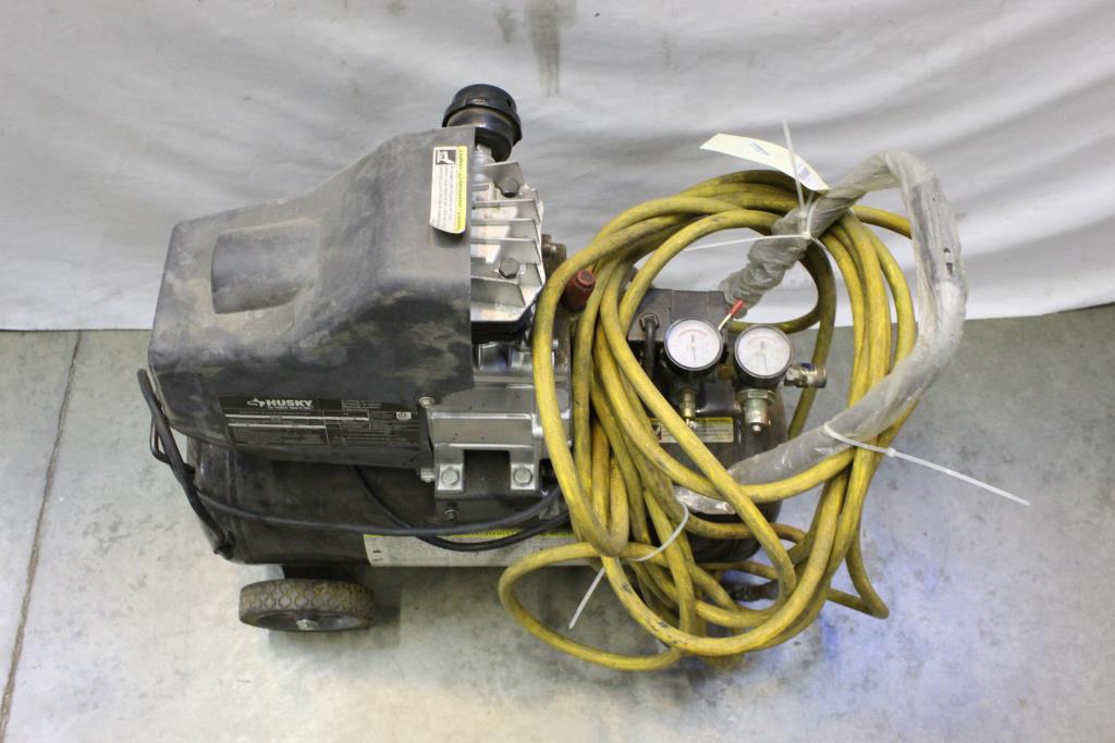 Husky 8 Gallon 4.0 Scfm 125 Psi Air Compressor Property Room
