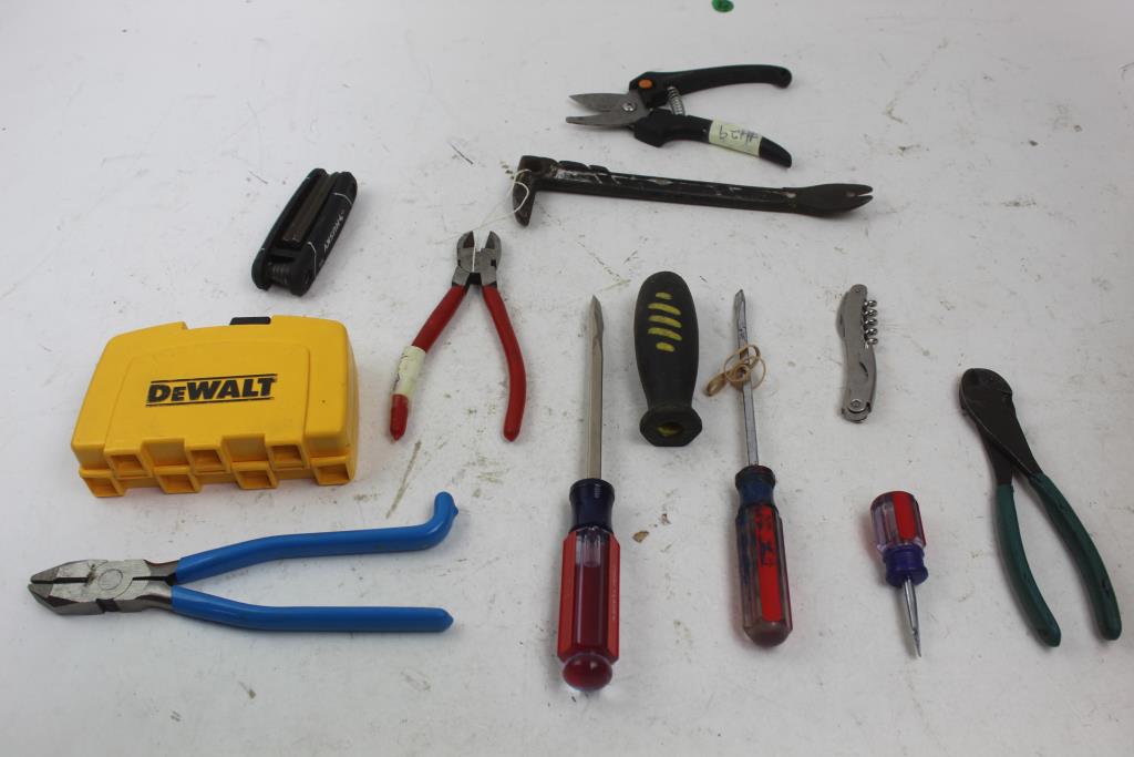 Husky, Dewalt, Craftsman, & More Assorted Tools; 7+ Pieces Property Room