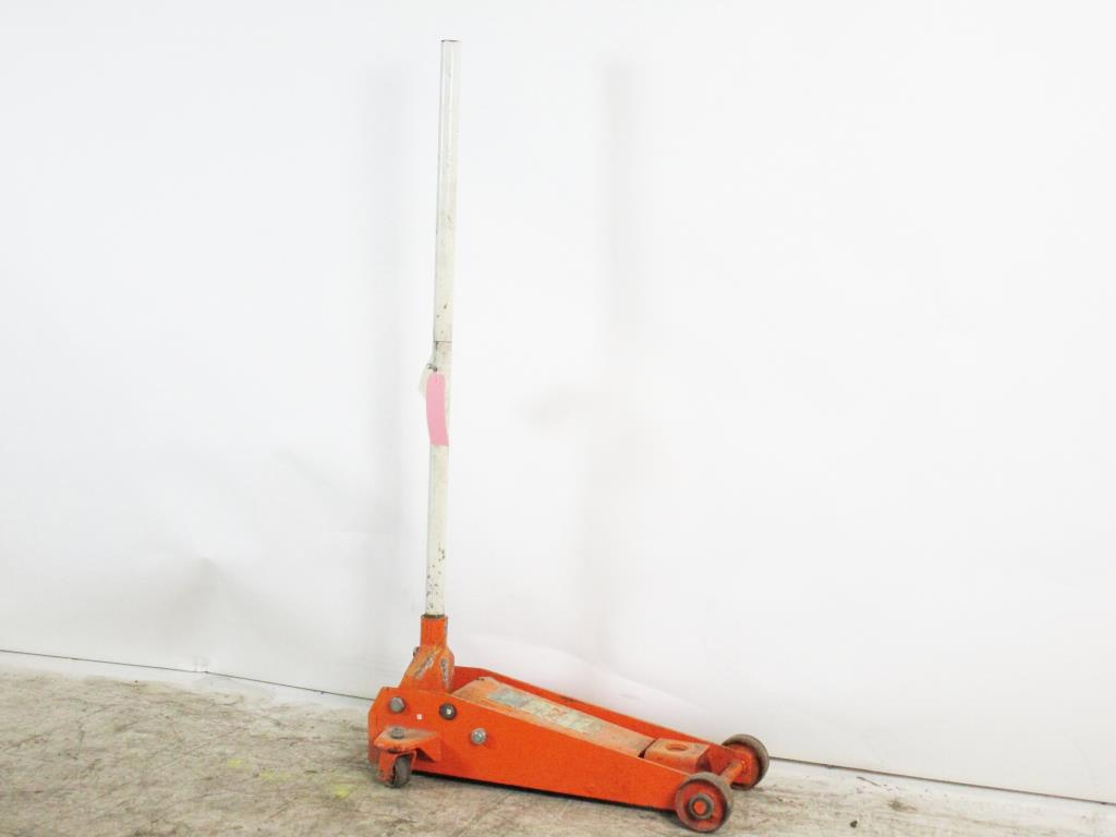 Indy 5 Floor Jack Property Room