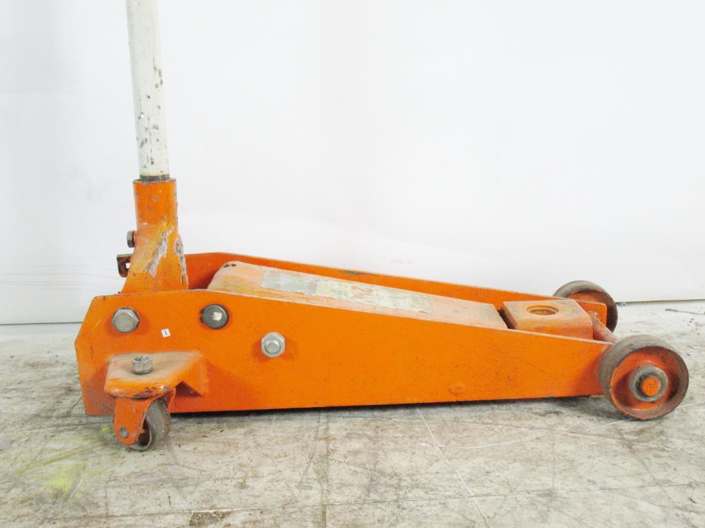 Indy 5 Floor Jack Property Room