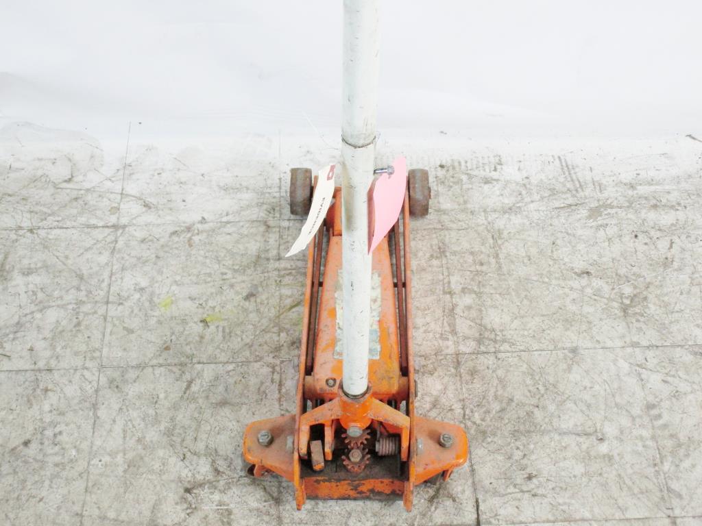 Indy 5 Floor Jack Property Room