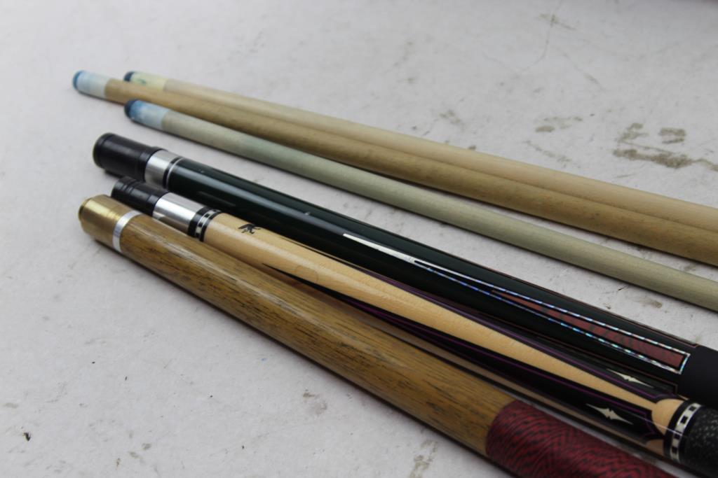 J & J Pool Cue Bag And Pool Cues Property Room