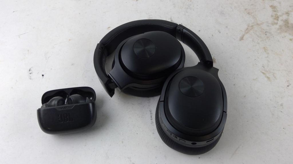 JBL Wireless Earbuds And More 2 Pieces