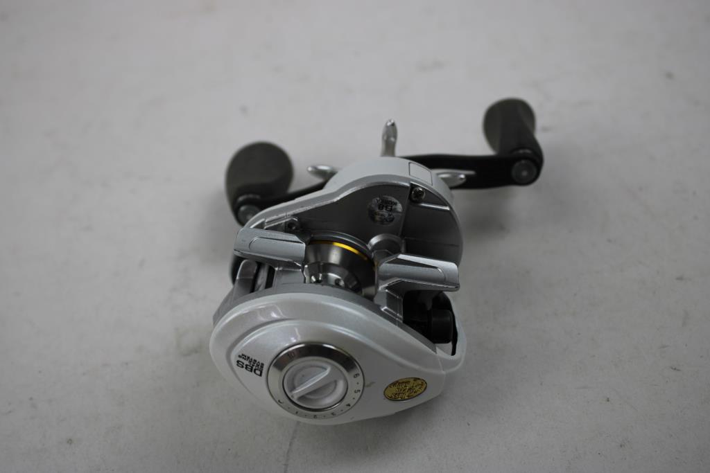 Johnny Morris Carbon Lite 2.0 Baitcast Reel