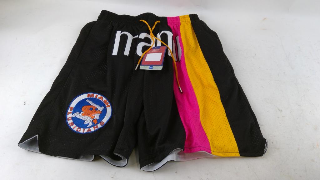 Just Don Short Size M