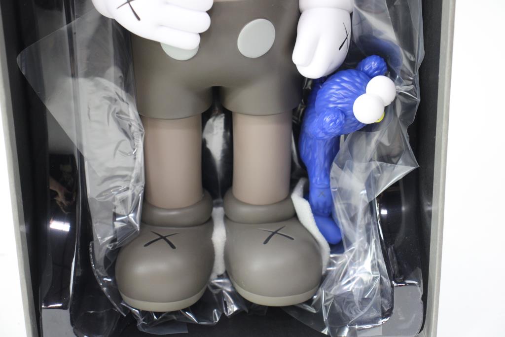 KAWS SHARE 12.5" Brown Variant - Figurine Vinyle Medicom 2020 - État Parfait
